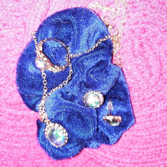 SIMULATED OPAL MOONSTONE STYLE JEWELRY SET ~ NECKLACE, EARRINGS, RING ๐ - Picture 16 of 16